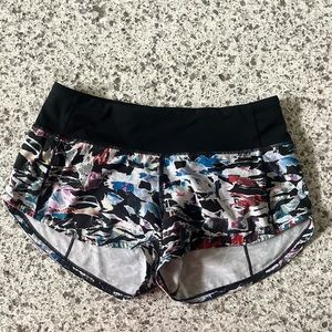 Lululemon Hotty Hot Shorts 2.5” Size 2